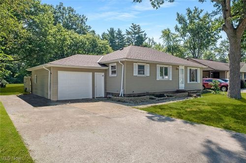 5861 Stearns Rd, North Olmsted, OH, 44070-4104 | Card Image