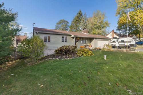 1747 Lombardy, Highland, MI, 48356-2846 | Card Image