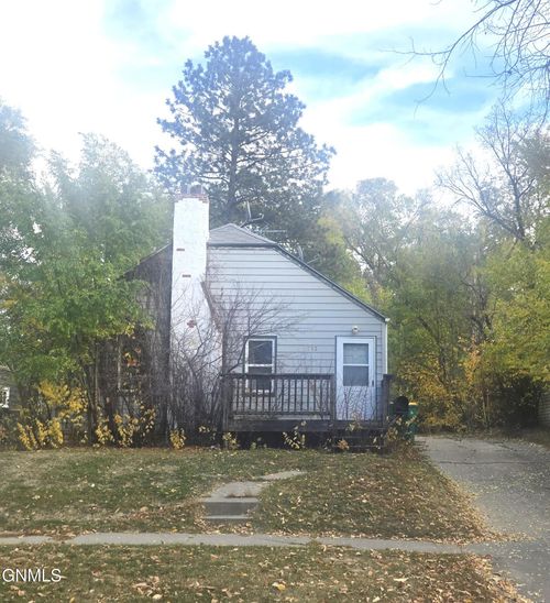 713 10th Street N, Bismarck, ND, 58501 | Card Image