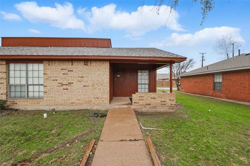 1707 Creekview Dr, Glenn Heights, TX, 75154-8627 | Card Image