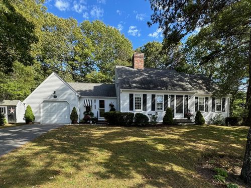324 Patriot Way, Centerville, MA, 02632-1519 | Card Image