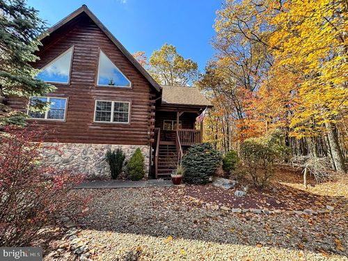 100 Glenn Eagles Dr, Hazle Township, PA, 18202-9532 | Card Image