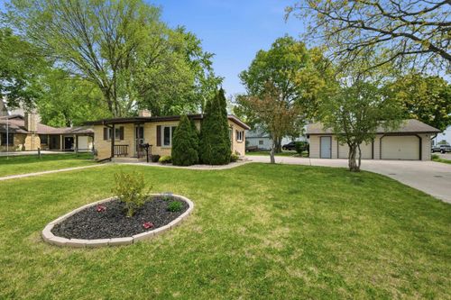 520 6th St, PRAIRIE DU SAC, WI, 53578-1113 | Card Image