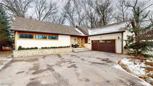 25254 Wolf Road, Bay Village, OH, 44140 | Card Image