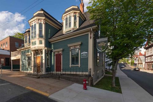 28 King St, Lunenburg, NS, B0J2C0 | Card Image