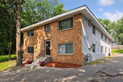 4733 University Ave Ne, Columbia Heights, MN, 55421-2112 | Card Image