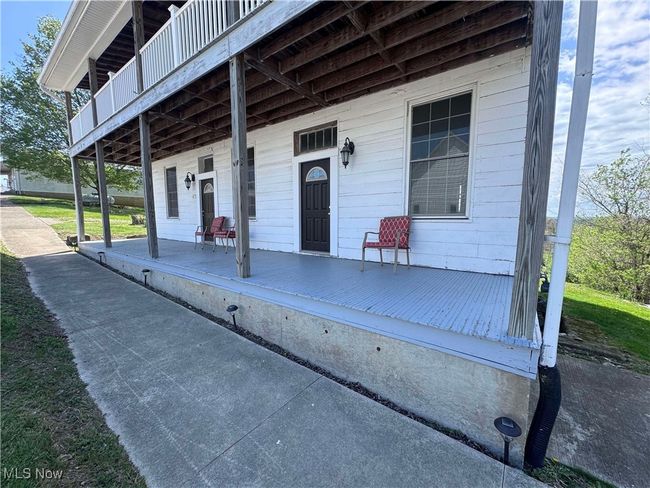 Property entrance featuring covered porch | Image 25