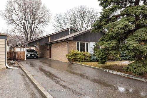 16 Vanderbrent Cres, Etobicoke, ON, M9R3W8 | Card Image