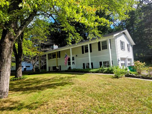 28 Robert Dr, Hyde Park, NY, 12538-2340 | Card Image