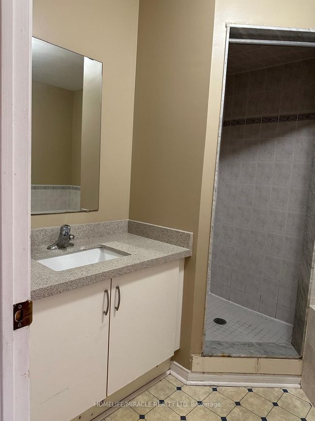 6 Sinclair Crt, Condo with 3 bedrooms, 3 bathrooms and 1 parking in Brampton ON | Image 29