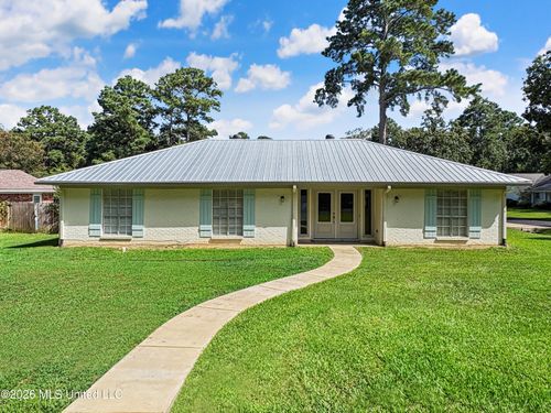200 Poplar Drive, Brandon, MS, 39047 | Card Image