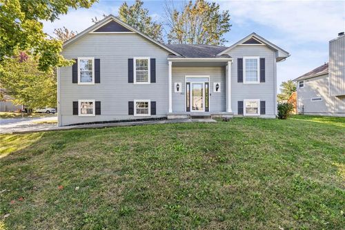 911 Mcintosh Cir, Belton, MO, 64012-4740 | Card Image