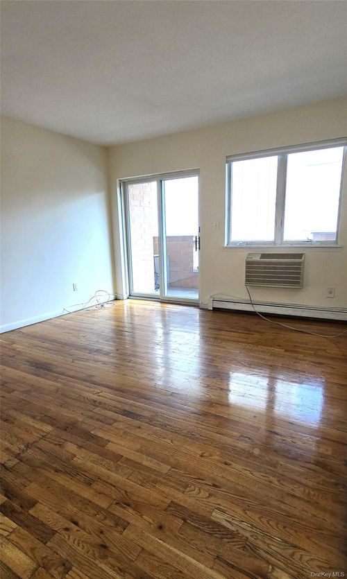 17-29 E 31st St, New York, NY, 10016-6826 | Card Image
