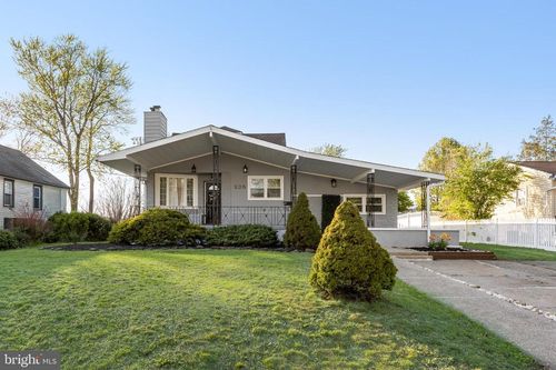 235 W Center Ave, MAPLE SHADE, NJ, 08052-2824 | Card Image