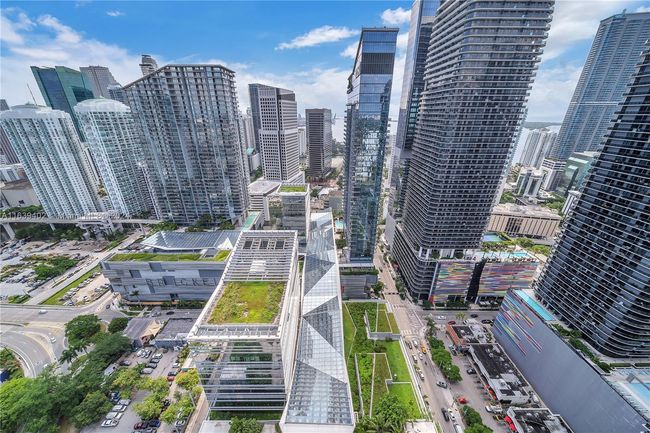 APT-3705 - 88 Sw 7 Th St, Condo with 2 bedrooms, 3 bathrooms and null parking in MIAMI FL | Image 17
