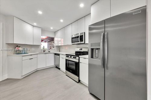 apt-433-1750 W 46th St, Hialeah, FL, 33012-2877 | Card Image