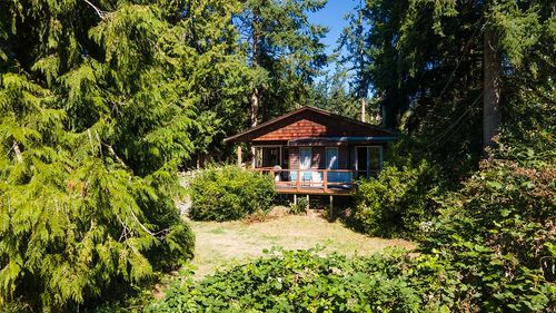 1022 Fairview Rd, Gibsons, BC, V0N1V3 | Card Image