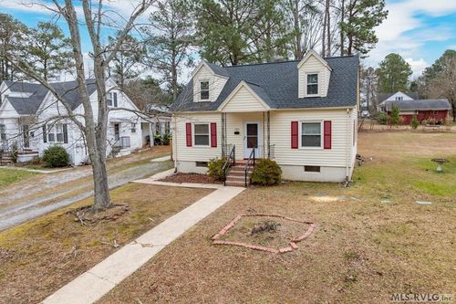 626 N Lunenburg Ave, South Hill, VA, 23970-1518 | Card Image