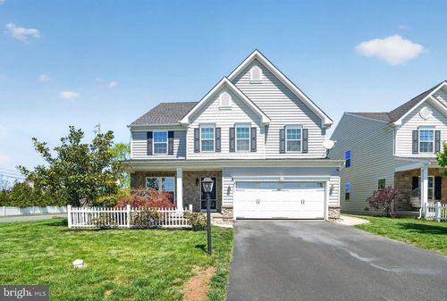 100 Marisa Ln, Gilbertsville, PA, 19525-8923 | Card Image