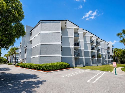 305-1820 N Congress Ave, West Palm Beach, FL, 33401-8202 | Card Image