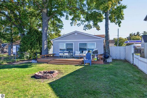 278 W Houghton Lake Dr, Prudenville, MI, 48651-8410 | Card Image