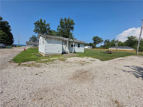 4927 Lake Rd E, Geneva, OH, 44041-9493 | Card Image