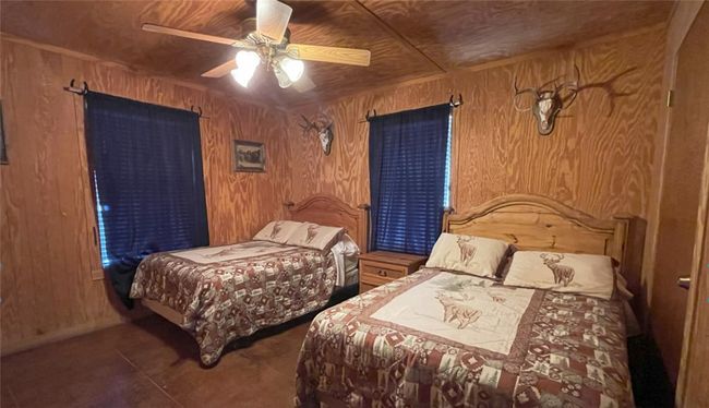 197 N Tomahawk Way, House other with 3 bedrooms, 3 bathrooms and null parking in Concan TX | Image 5
