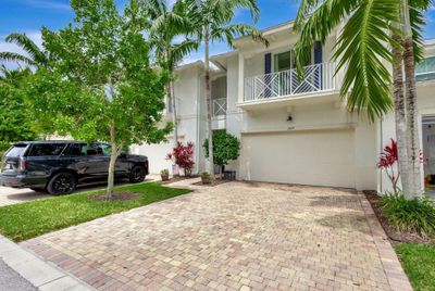 2039 Chelsea Place, Townhouse with 3 bedrooms, 2 bathrooms and null parking in Palm Beach Gardens FL | Image 1