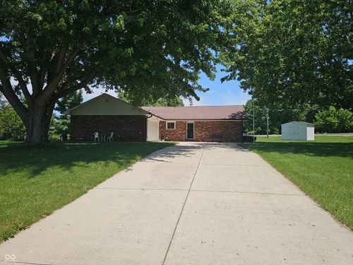 2 Calle De Real St, Pendleton, IN, 46064-9126 | Card Image