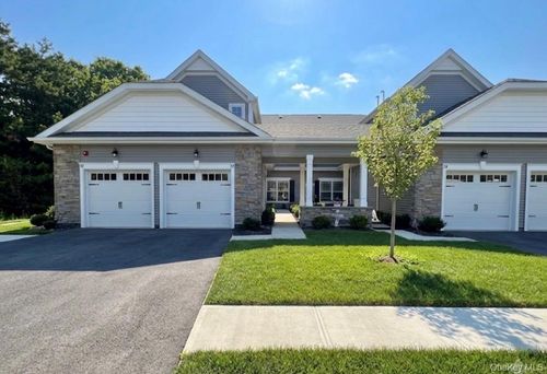 79 Willow Cir, Coram, NY, 11727-4148 | Card Image