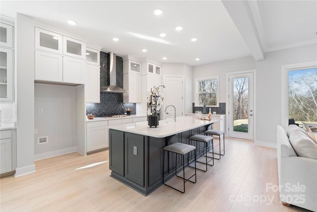 Dazzling kitchen | Image 20
