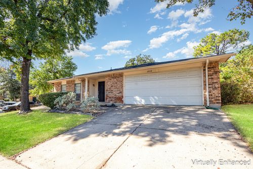 2808 Treeview Dr, Arlington, TX, 76016-1461 | Card Image