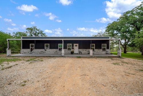 332 County Road 423, Stockdale, TX, 78160-6149 | Card Image