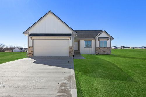 1620 Tiernan Trl, Stuart, IA, 50250-1017 | Card Image