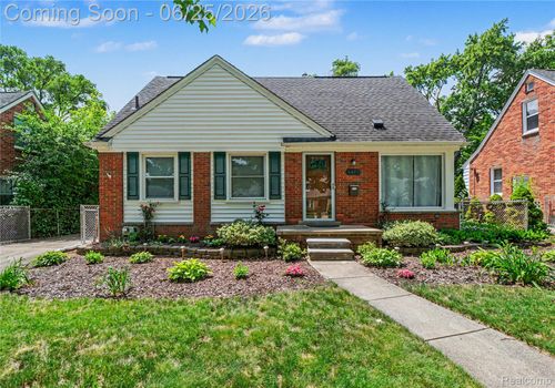 4427 Groveland Ave, Royal Oak, MI, 48073-1526 | Card Image