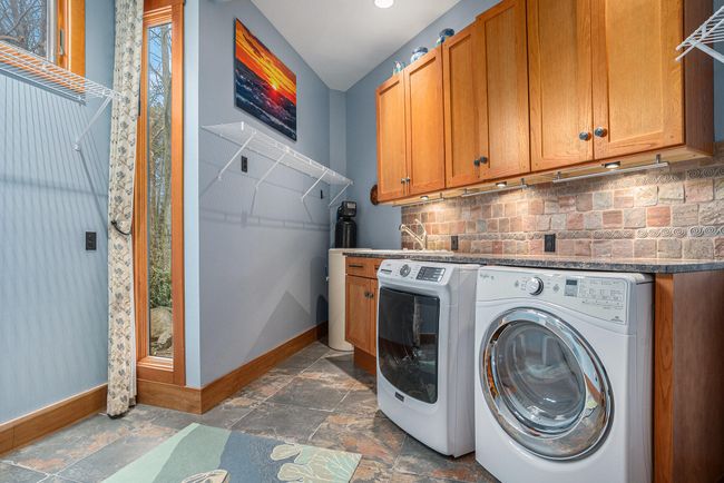 Spacious laundry room | Image 31