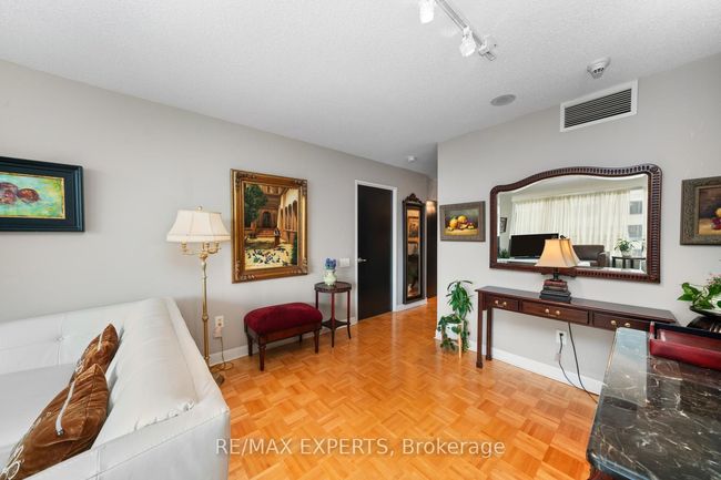 510 - 33 Sheppard Ave E, Condo with 2 bedrooms, 2 bathrooms and 1 parking in North York ON | Image 8