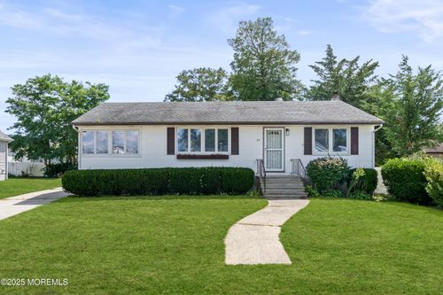 20 E Longport Ave, Ocean Gate, NJ, 08740-1352 | Card Image