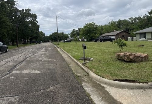 320 Highland Dr, Sulphur Springs, TX, 75482-3710 | Card Image