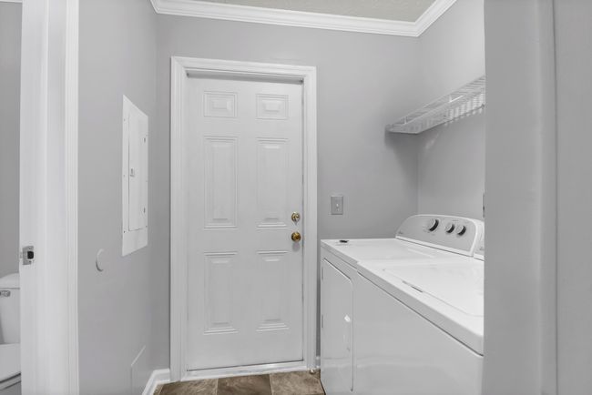 320 E Poplar | Image 35