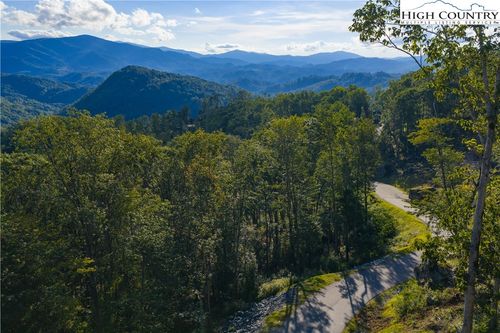 C52 Fire Fly Cv, Banner Elk, NC, 28604 | Card Image