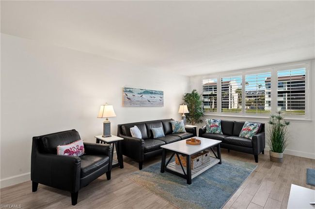 Living Room | Image 11