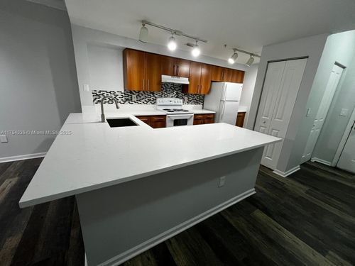 apt-303-5900 W Sample Rd, Coral Springs, FL, 33067-3268 | Card Image