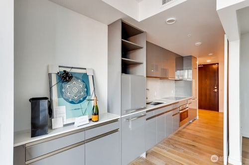 2403-1808 Minor Ave, Seattle, WA, 98101-1763 | Card Image