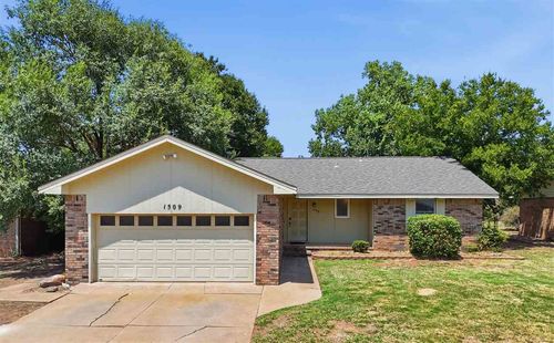 1509 Hanson Cir, Stillwater, OK, 74075-8245 | Card Image