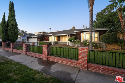 6932 Mammoth Ave, Van Nuys, CA, 91401 | Card Image