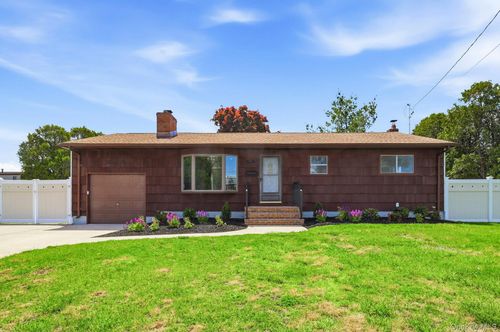 21 Robbins Street, Babylon, NY, 11757 | Card Image