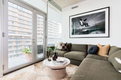 1303 - 552 Wellington St W, Condo with 2 bedrooms, 2 bathrooms and 1 parking in Toronto ON | Image 2