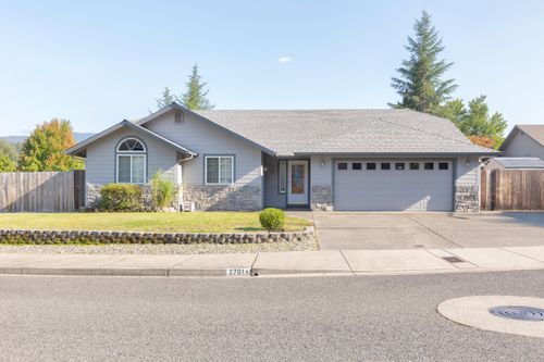 2701 Acres Rd, Grants Pass, OR, 97527-9082 | Card Image
