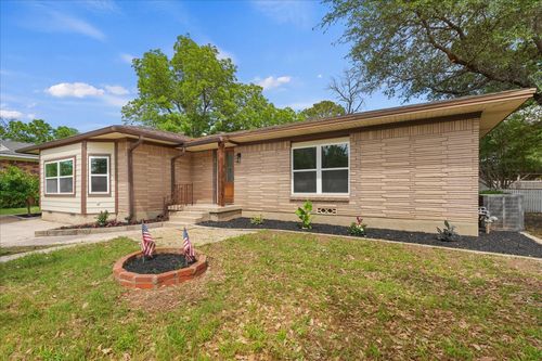 2002 Shawnee St, Denton, TX, 76209-3332 | Card Image